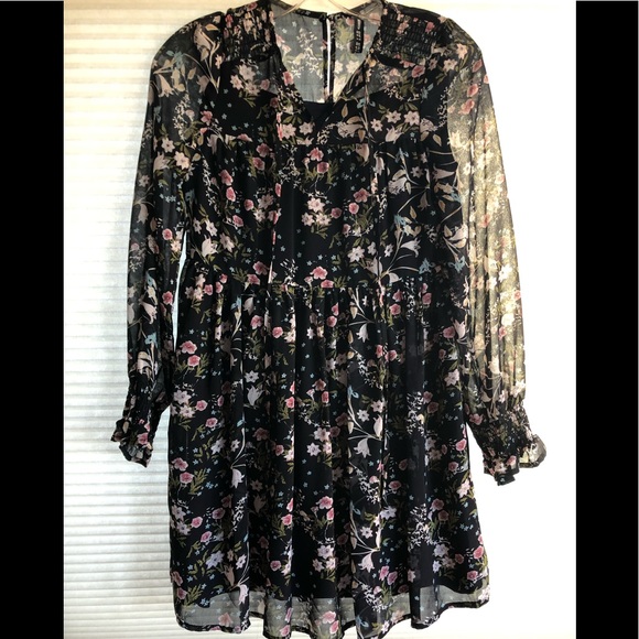 Design Lab Lord & Taylor Dresses & Skirts - ♥️ HP 🌸Design Lab Hobo Style Adorable Floral Dress - XS